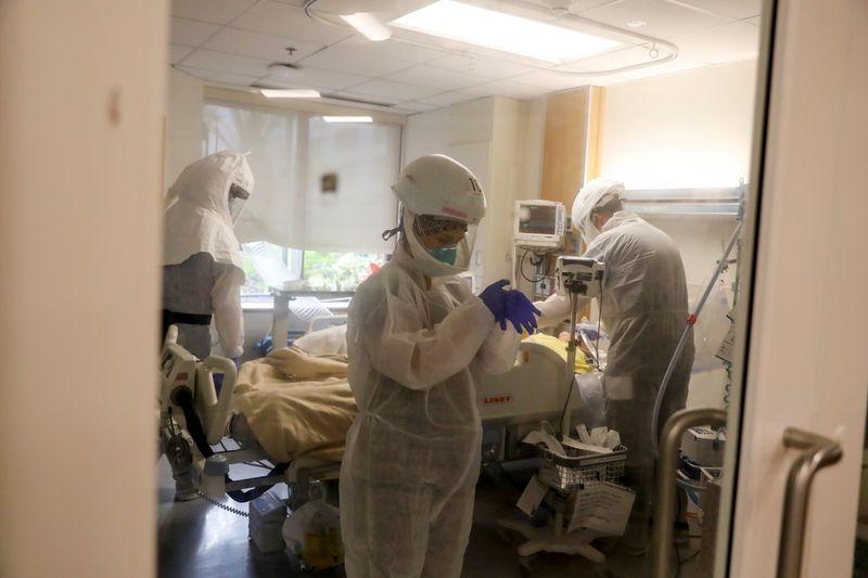 Количество умерших от коронавируса в США приблизилось к 150.000
