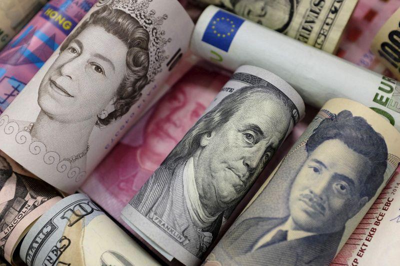 Доллар, иена растут на фоне усиления тревог о коронавирусе