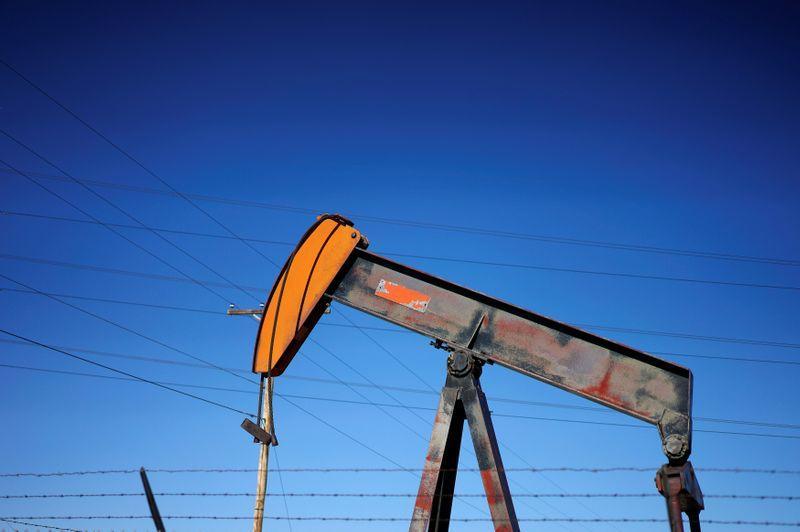 Нефть на пятимесячном пике благодаря резкому падению запасов в США