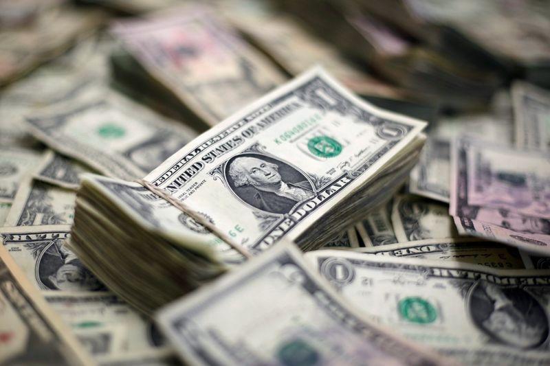 Доллар торгуется в узких диапазонах на фоне трений США и КНР, а также коронавирусных волнений