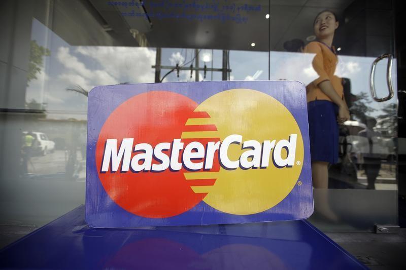 Mastercard поднимает до 5 тыс руб. лимит покупок без ПИН-кода