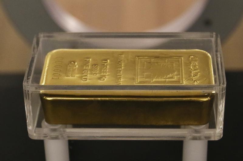 Цена золото продолжает бить рекорды после подъема выше $2000 за унцию