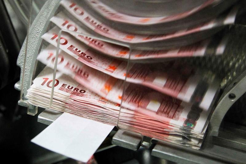 Средний курс евро со сроком расчетов "сегодня" по итогам торгов составил 87,3943 руб.