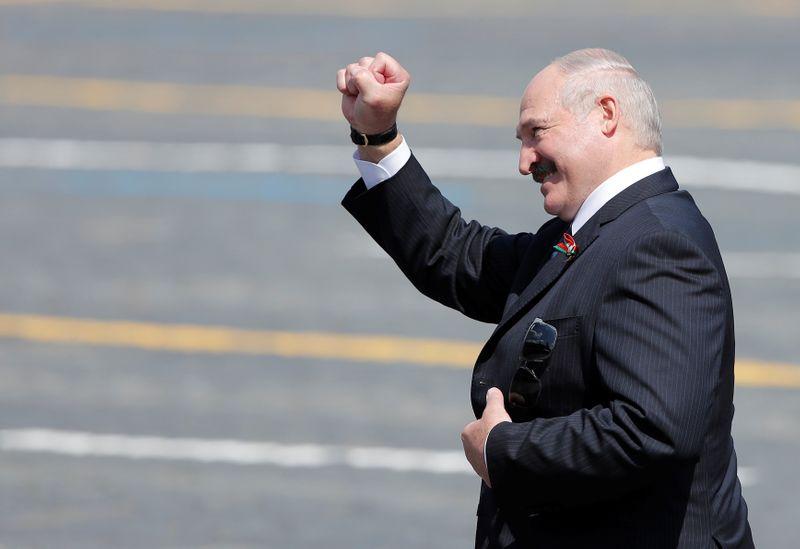 Лукашенко сказал, что переболел коронавирусом -- БелТА