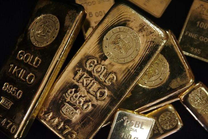 Цена на золото достигла исторического пика на фоне ослабления доллара