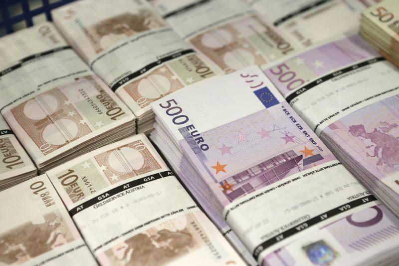 Средний курс евро со сроком расчетов "завтра" по итогам торгов составил 89,5276 руб.