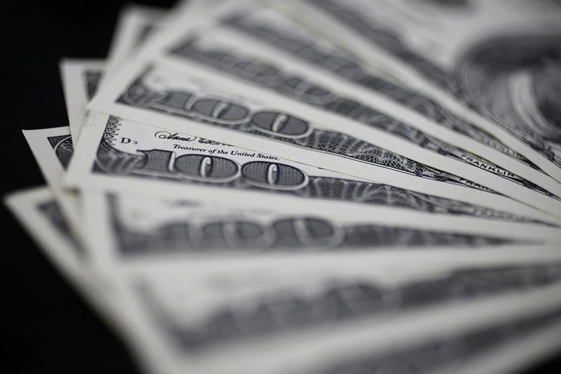 Средний курс доллара США со сроком расчетов "завтра" по итогам торгов составил 73,8704 руб.