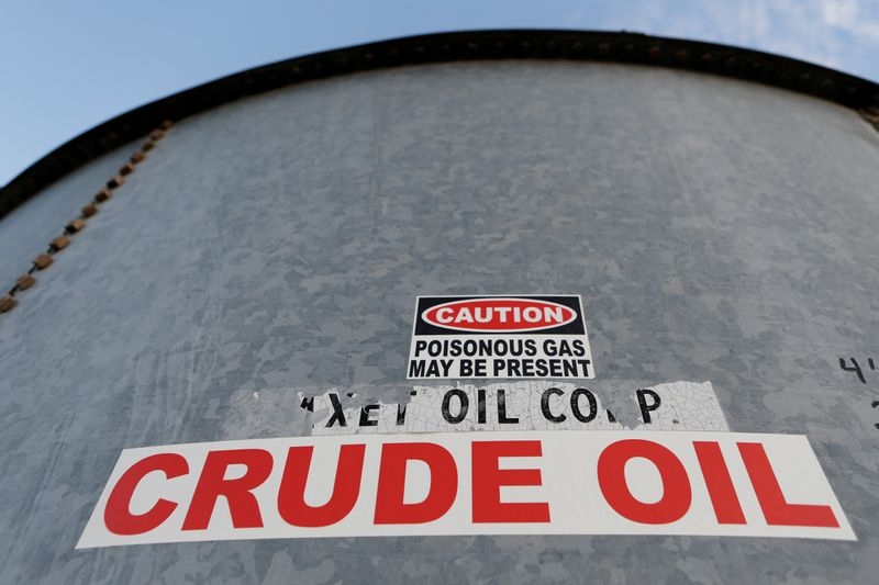 Нефтяные цены усилили рост, Brent превысила $66 за баррель