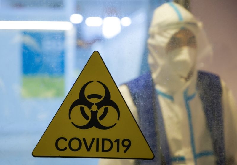 Число новых случаев коронавируса в РФ составило 8.164 От Reuters