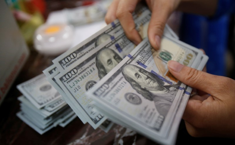 Средний курс доллара США со сроком расчетов "сегодня" по итогам торгов составил 70,5092 руб.